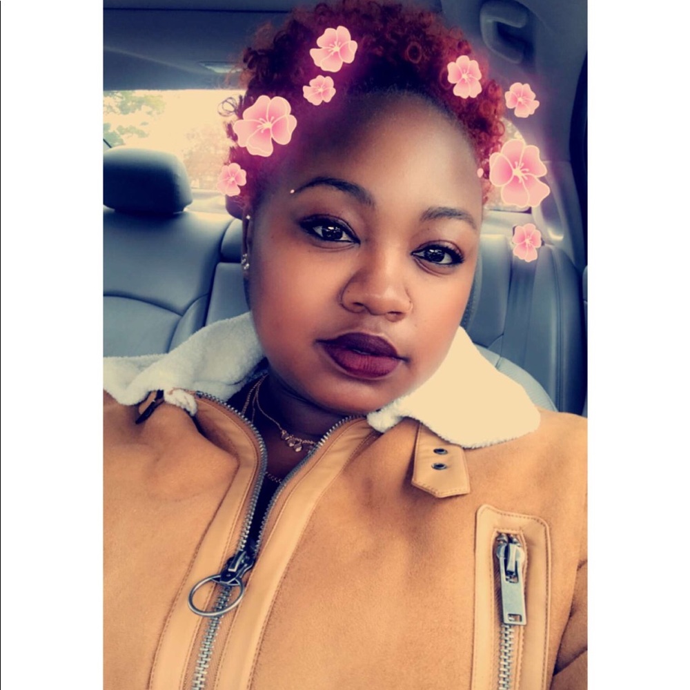 Meet your Posher, Danyelle
